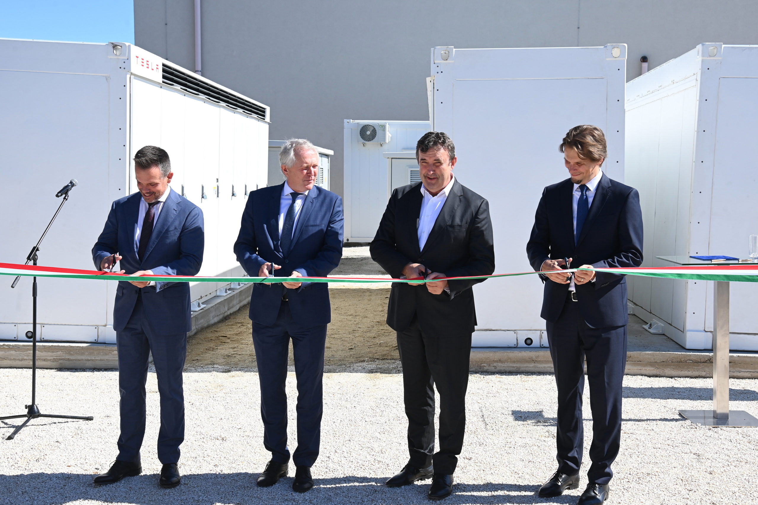 Akkumulátoros villamosenergia-tárolót avattak