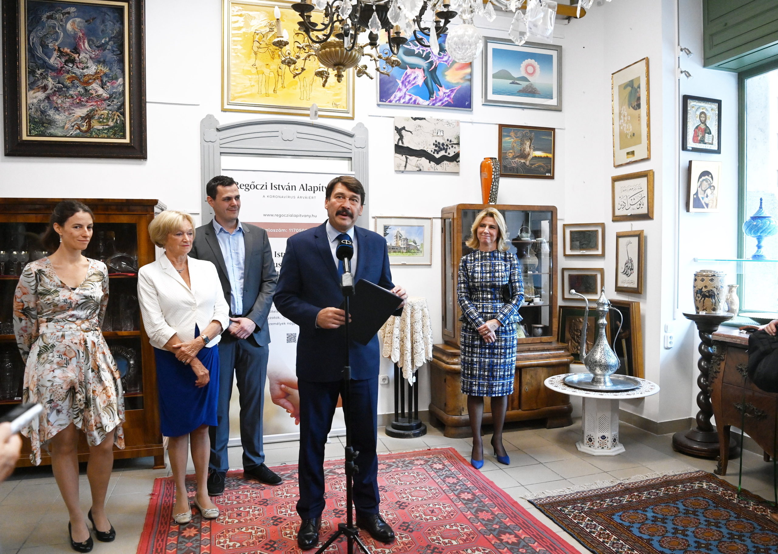 Megnyílt a Regőczi Alapítvány jótékonysági aukciójának kiállítása