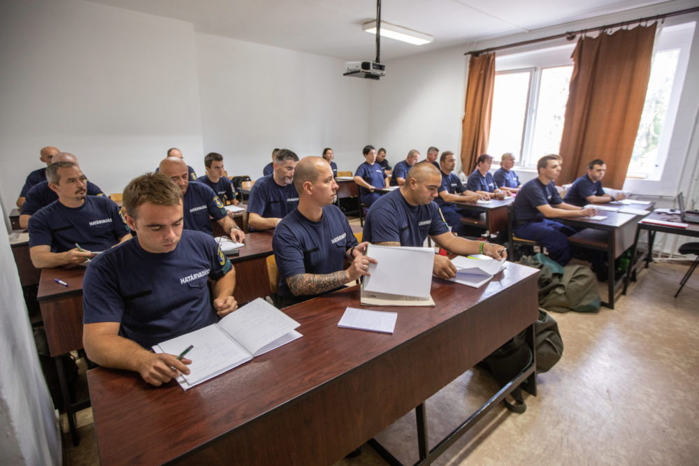 Pénteken avatják az első határvadászokat