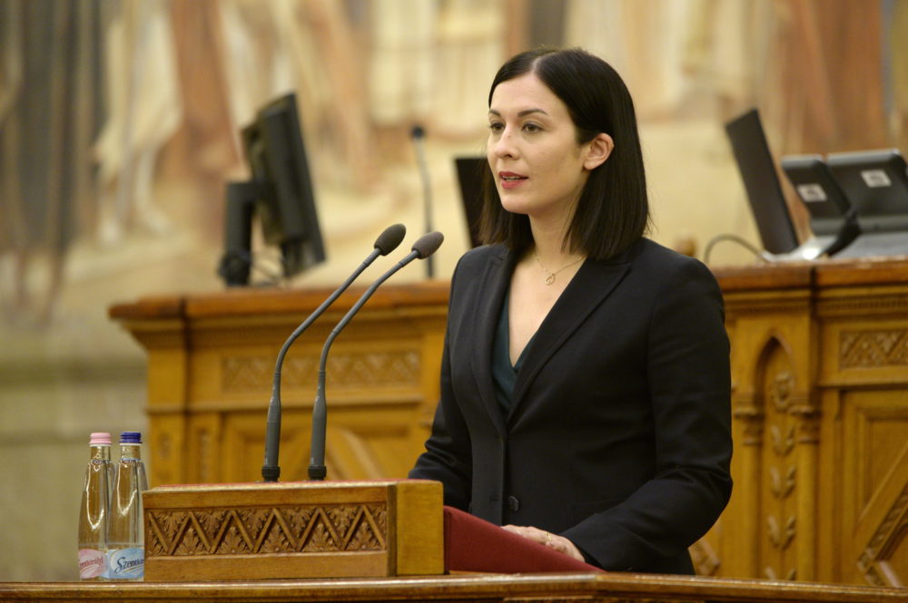 Több helyszínre is kiszállt a NAV Cseh Katalin ügyében