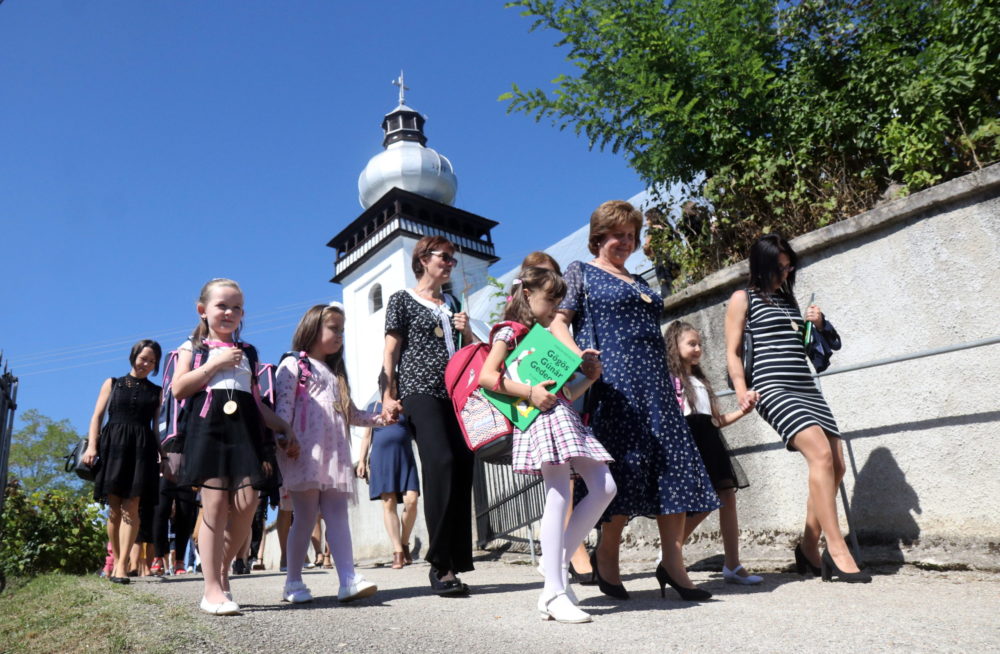 Határon túli iskolakezdőket segít a kormány