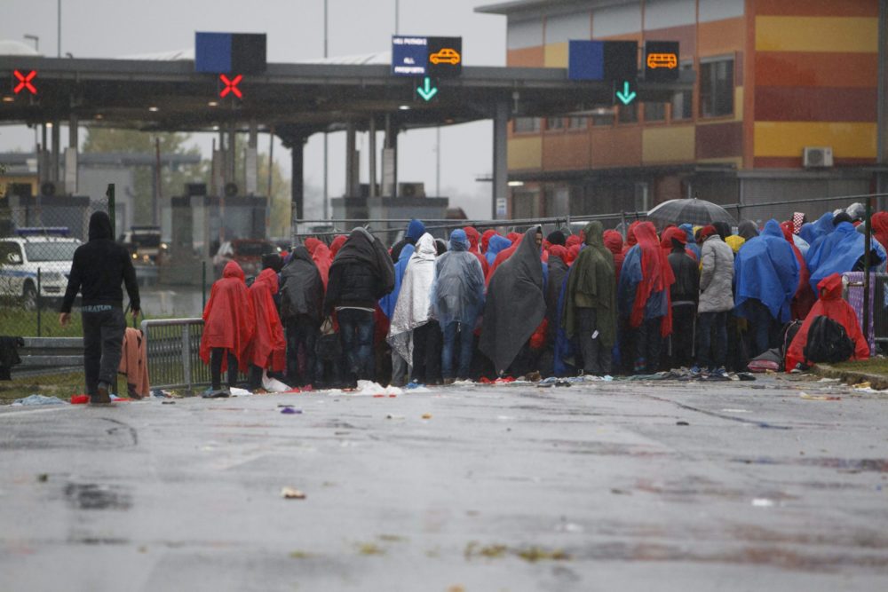 A szlovén rendőrség csaknem kilencven migránst tartóztatott fel a hétvégén