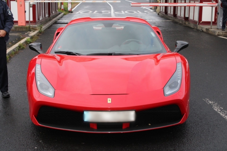 Körözött Ferrarit foglaltak le Letenyén