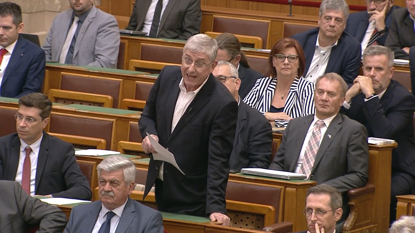 Fidesz: Gyurcsányék azok, akik nem akarják emelni a pedagógusok bérét