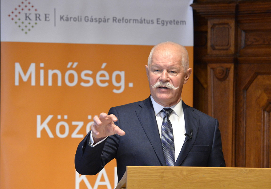 Csák János: A magyar jövő őrzői az egyházak