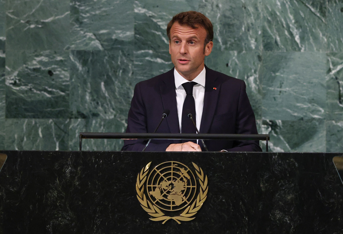 Macron további fegyvereket ígért Kijevnek