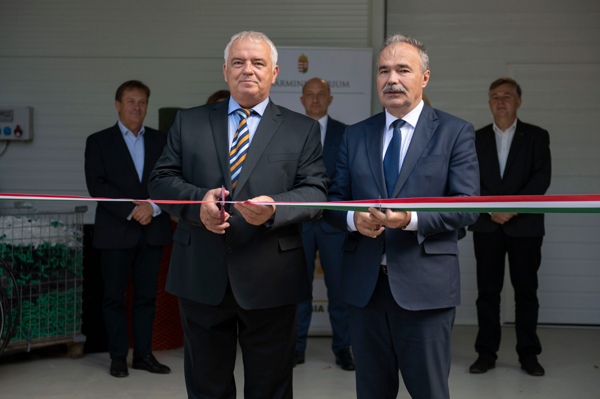 Műanyag-újrahasznosító üzemet adtak át