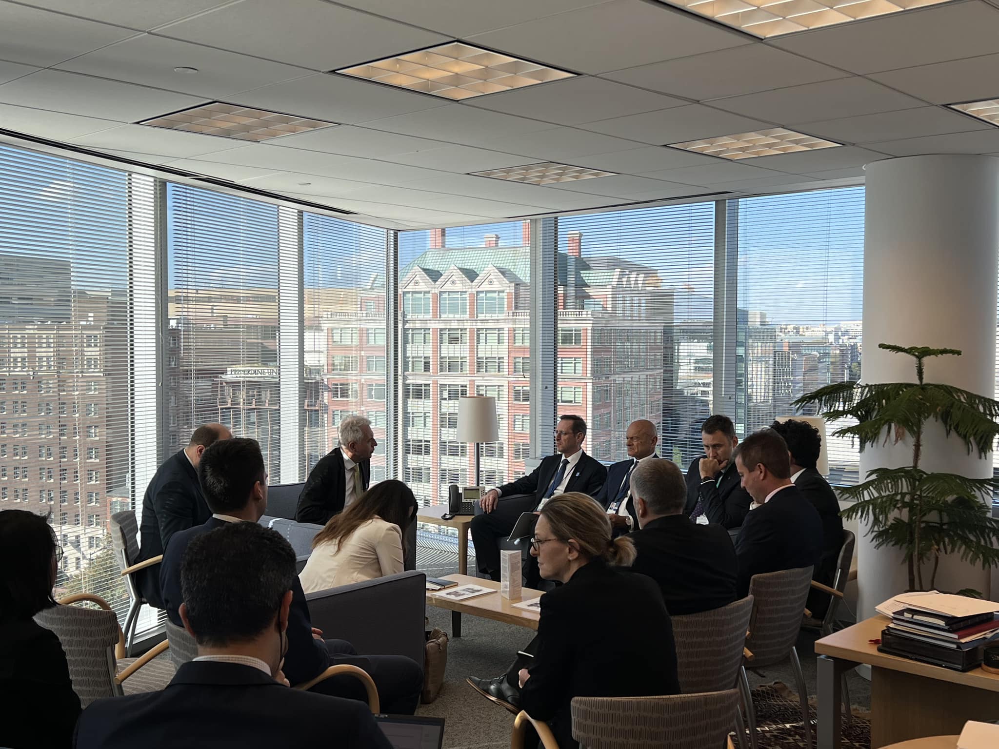 Varga Mihály világbanki vezetőkkel tárgyalt Washingtonban