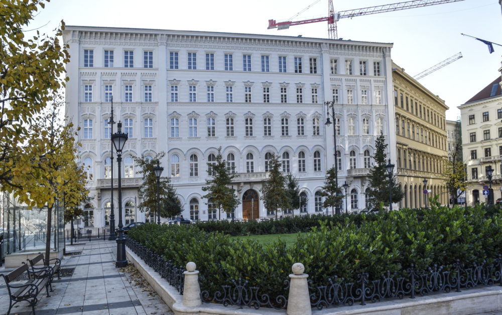 Origo: Kettős mércét alkalmaz bírálatánál a Bankszövetség