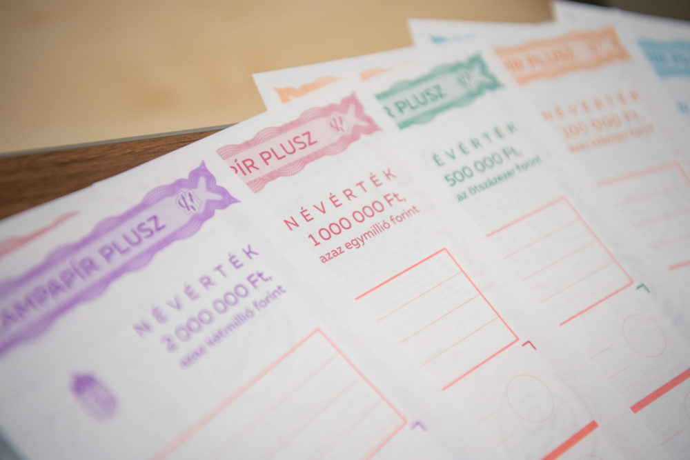 PM-államtitkár: nagy sikernek örvendenek az új sorozatú állampapírok