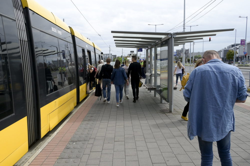 Új, alacsony padlós, légkondicionált villamosokat vesz Budapest