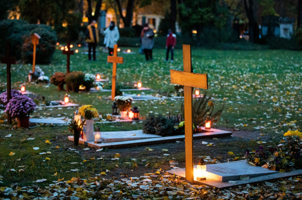 Ünnepi szentmisével várják az emlékezőket a Fiumei úti sírkertben