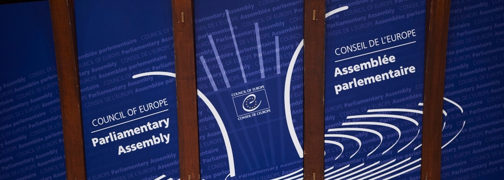 Az ET újabb jelentésben támogatja az illegális migrációt