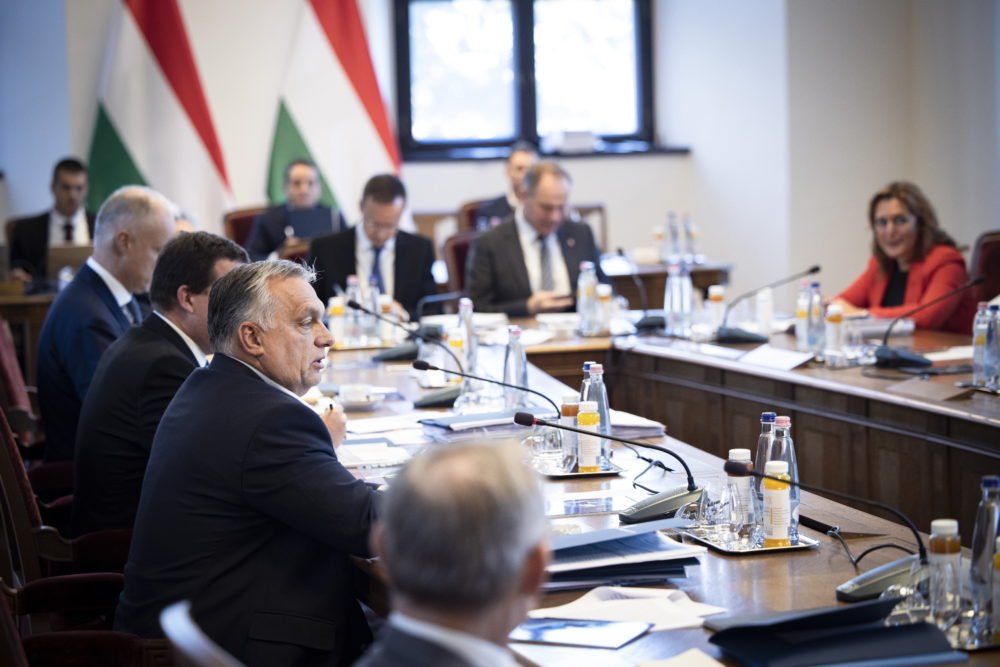 Orbán Viktor a szankciós politika átgondolását fogja szorgalmazni
