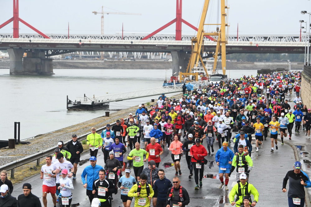 Futóverseny miatt korlátozzák a forgalmat Budapesten a hétvégén