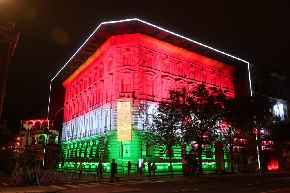 Fényfestés a Terror Háza Múzeumnál