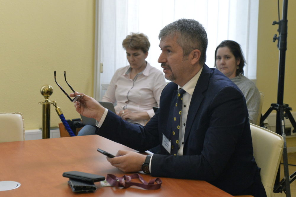 Felfüggesztették Hadházy Ákos mentelmi jogát