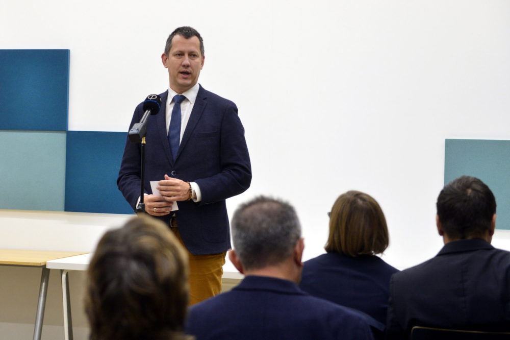 A kormány több intézkedéssel támogatja a nevelőszülői hálózatot