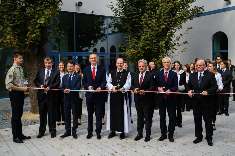 Átadták a Ciszterci Gimnázium új épületszárnyát Székesfehérváron
