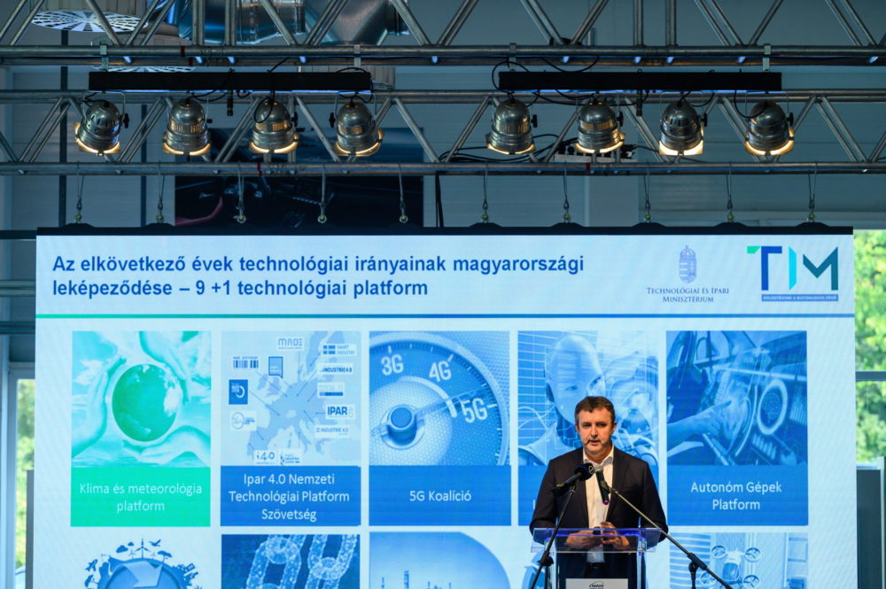 Olyan kihívások előtt áll az autóipar, mint 100 évvel ezelőtt