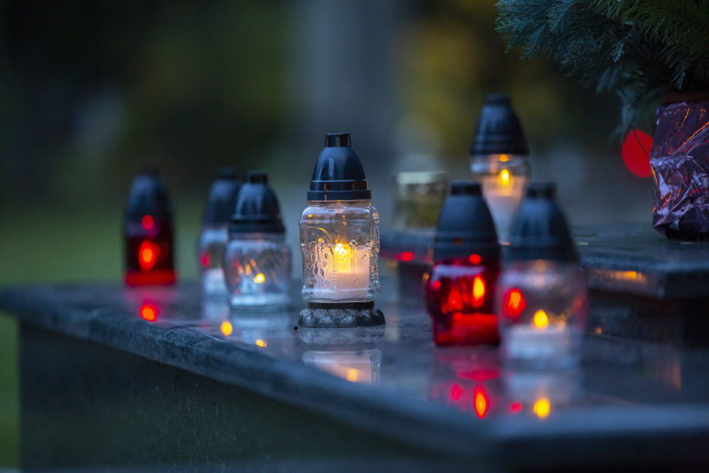 Szerdáig este nyolcig lesznek nyitva a fővárosi temetők