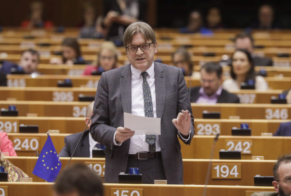Guy Verhofstadt a konzultációt akarta megtámadni, de még ezt is elrontotta
