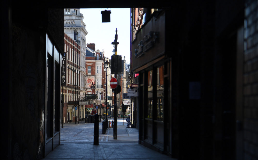 Várhatóan recesszióban tölti a jövő évet a brit gazdaság