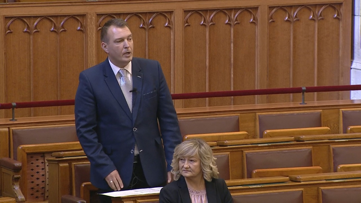 Barkóczi Balázs: Az árnyékkormány majd megmutatja!