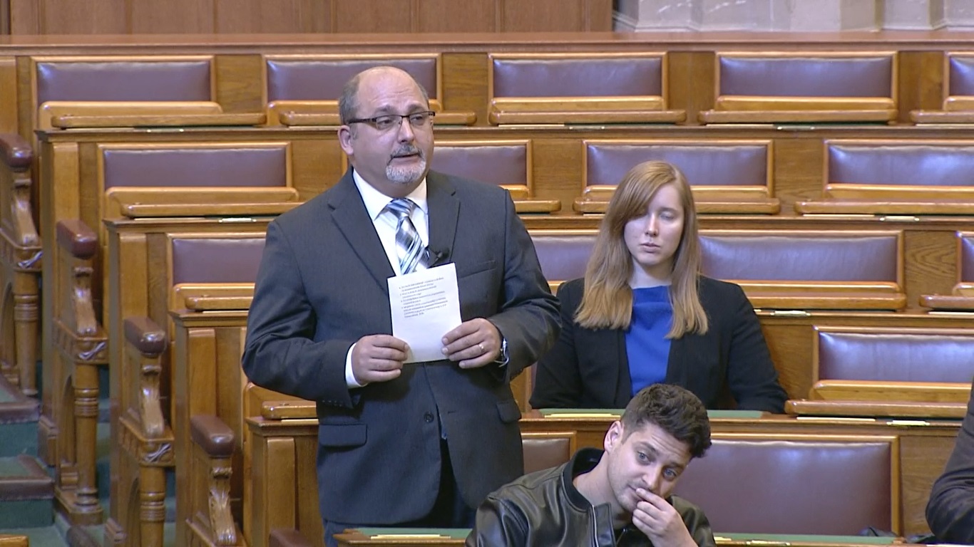 Csárdi Antal felszólította a kormányt a háború befejezésére