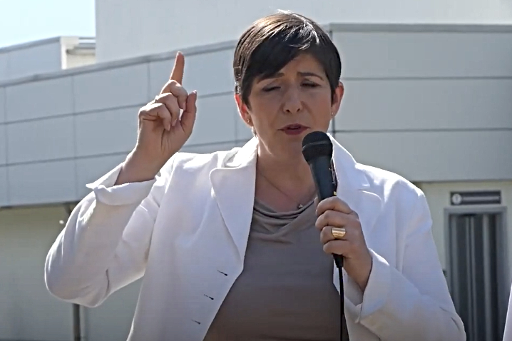 A pedagógusok életpályamodellje ellen dolgozik a baloldal Brüsszelben