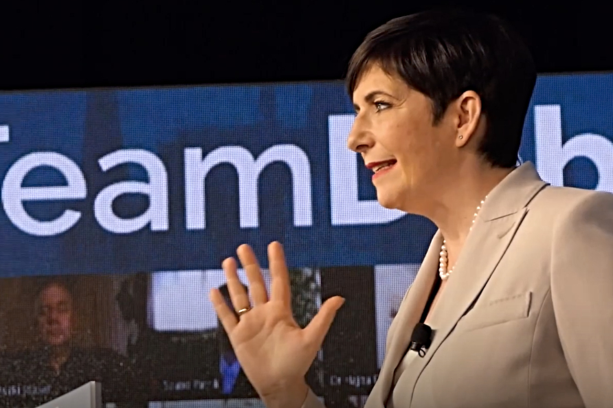 Együtt dolgozott Dobrev Klára és a korrupciós botrányba keveredett EP-képviselő