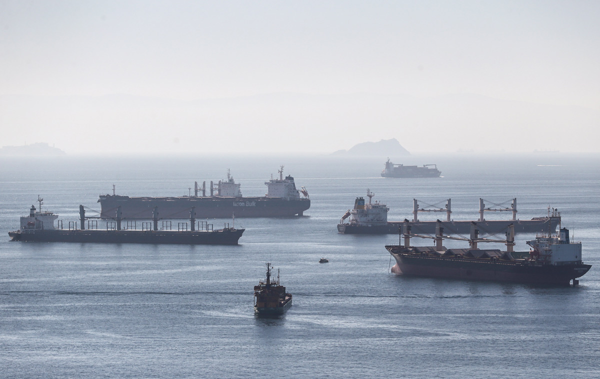 Oroszország felfüggesztette részvételét a gabonaegyezményben