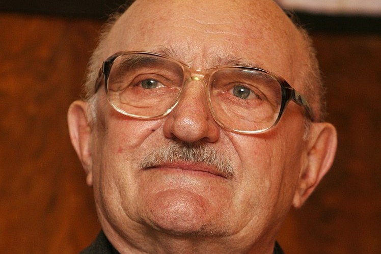 Elhunyt a Szigorúan ellenőrzött vonatok forgalmistája