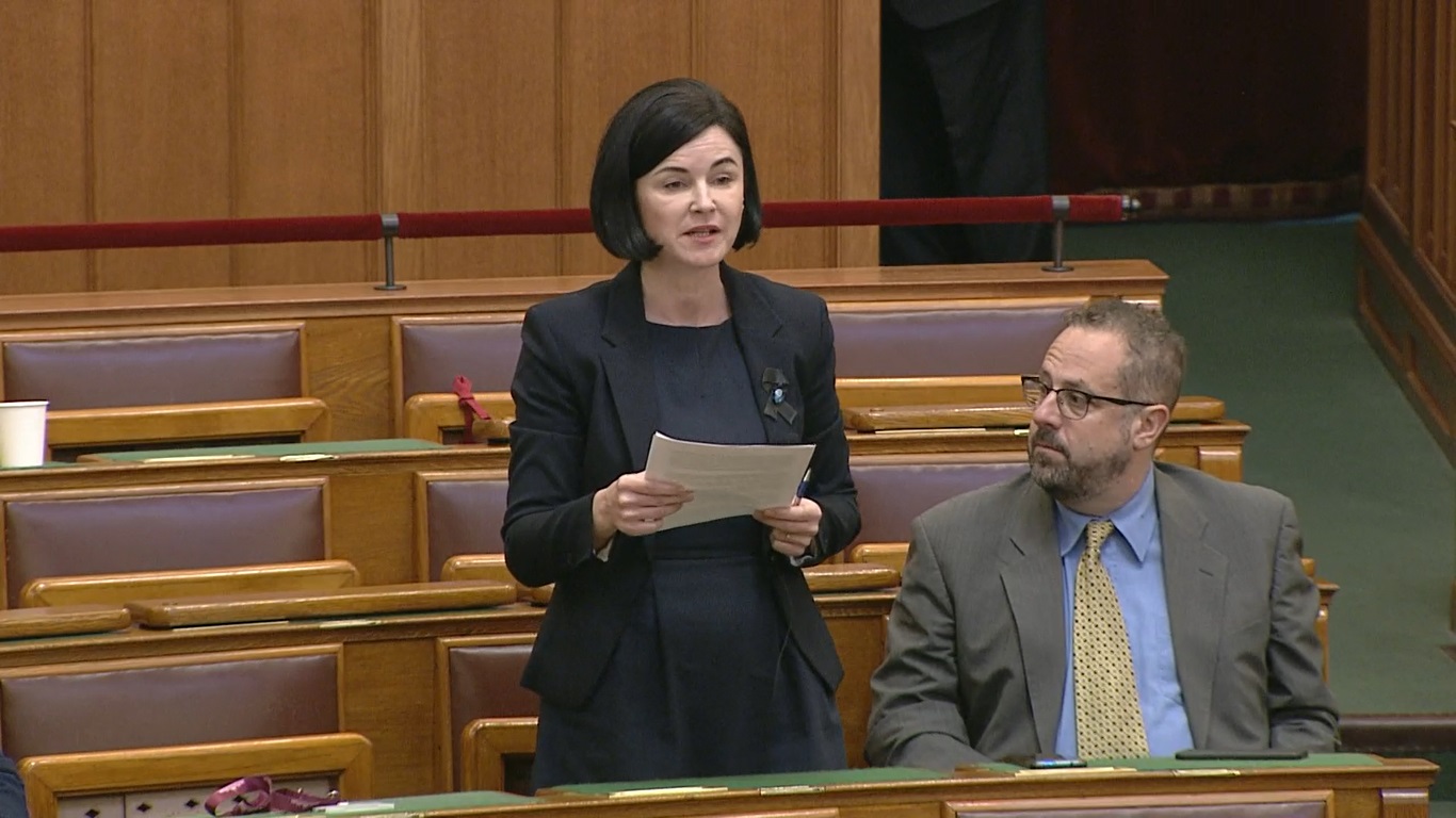 Kunhalmi szerint a kormány kuncsorog, de ők drukkolnak