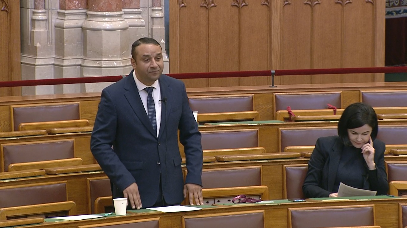 Momentumos Lőcsei Lajos: a feleségemmel étolajat szerettünk volna vásárolni