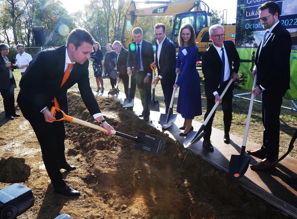 „Magyarországnak önellátóvá kell válnia életmentő orvostechnikai eszközökből”