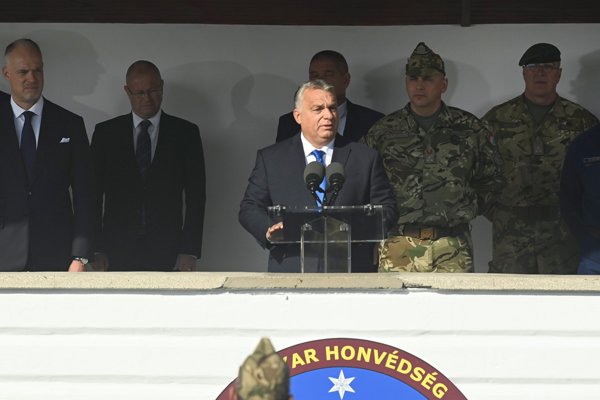 Orbán Viktor: Ütőképes, elrettentő erejű hadsereg kell