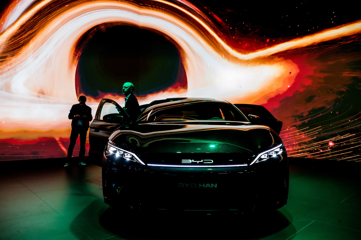 A Párizsi Autószalon nyitónapja