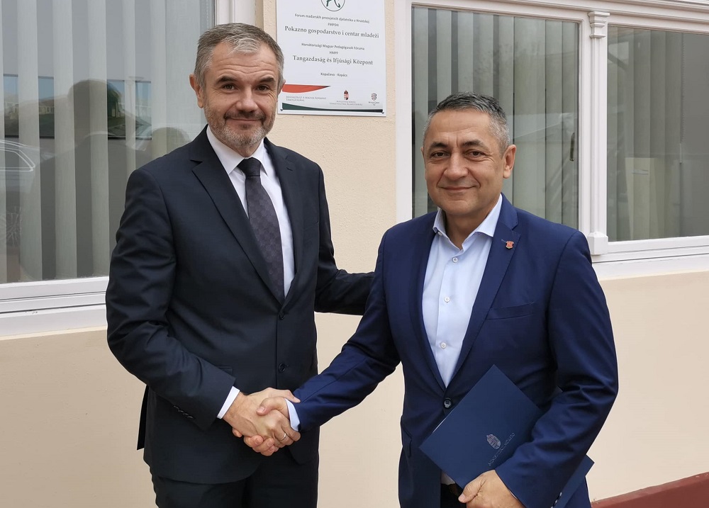 A politikai szervezettség teheti sikeressé a magyar közösségeket