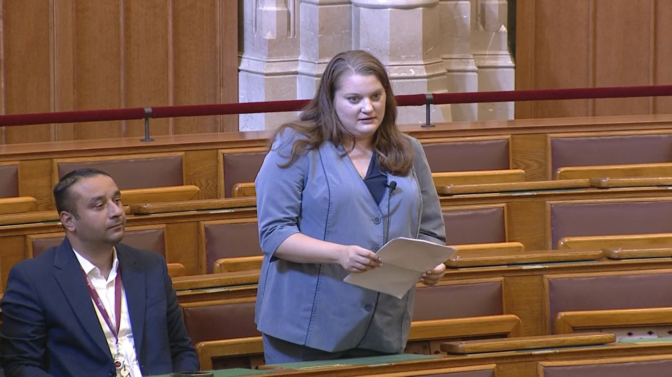 Kínos: Felvilágosították a momentumos képviselőt, a Dél-Alföldön nincs erdő