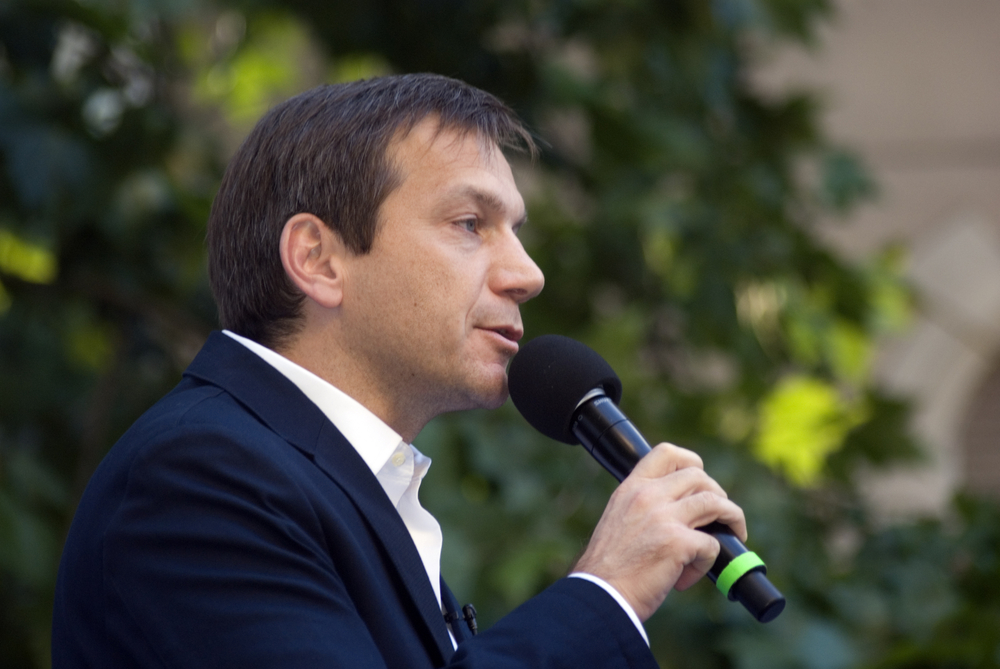 Bajnaival a háttérben egy másik külföldi szervezet is rámozdult a választásra