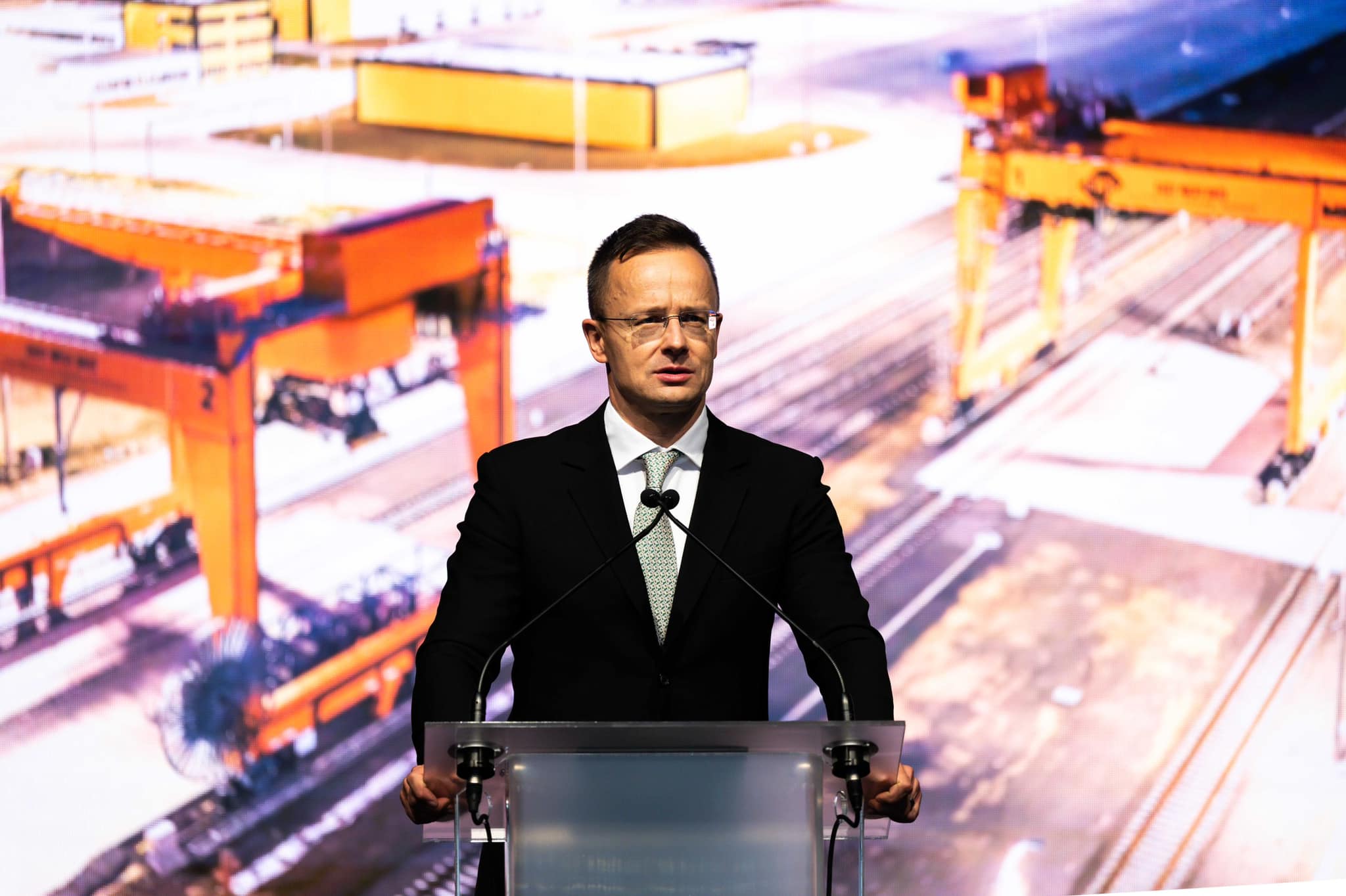 Fontos vasúti terminált adott át Szijjártó Péter