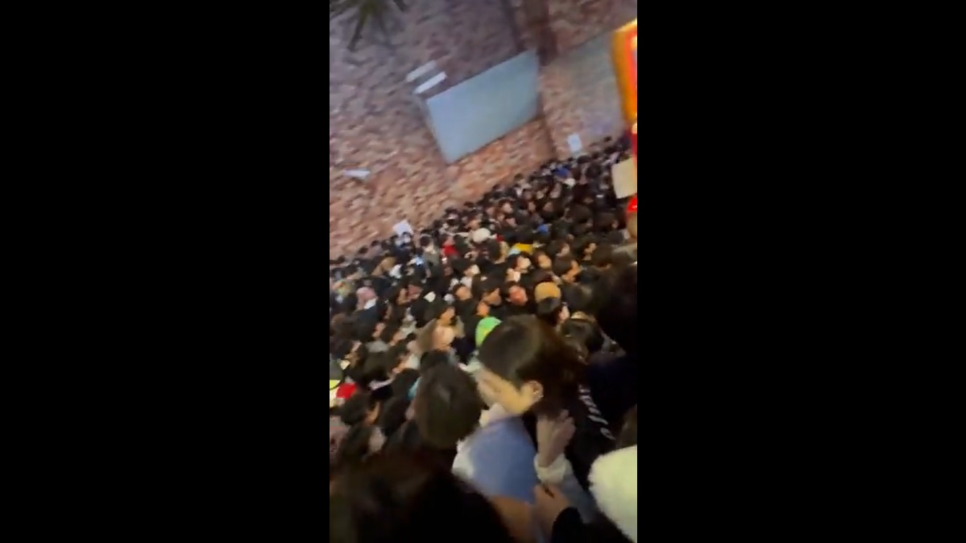 Nagyon sokan meghaltak egy szöuli halloween-rendezvényen kitört lökdösődésben