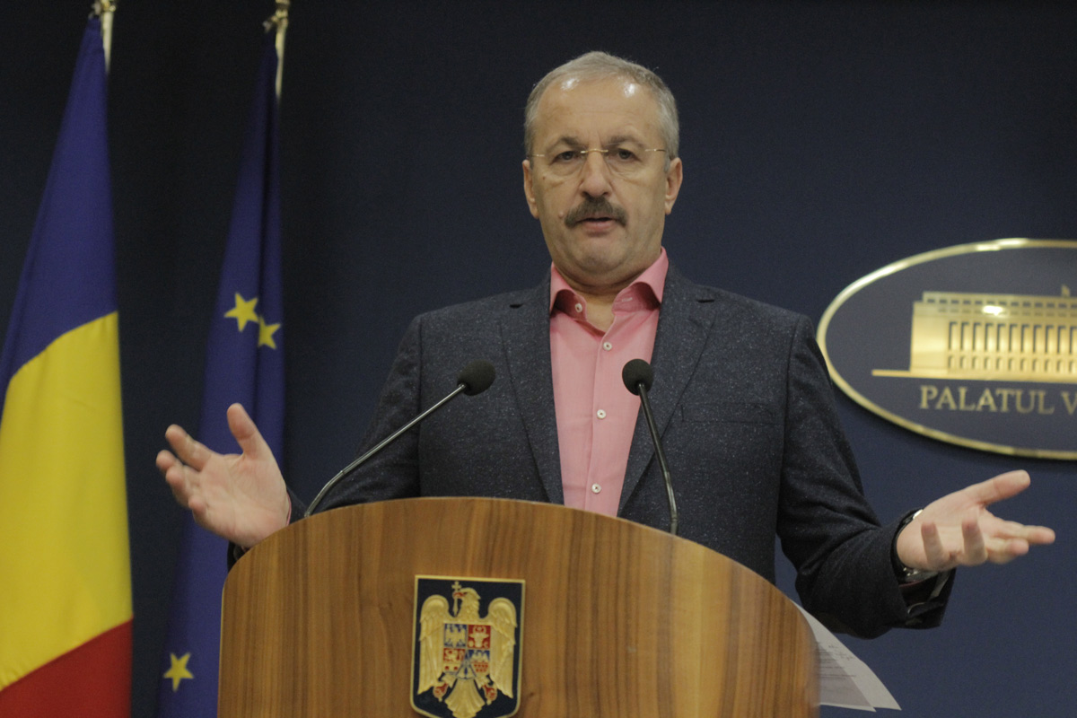 Béketárgyalásokat sürgetett, le kellett mondania