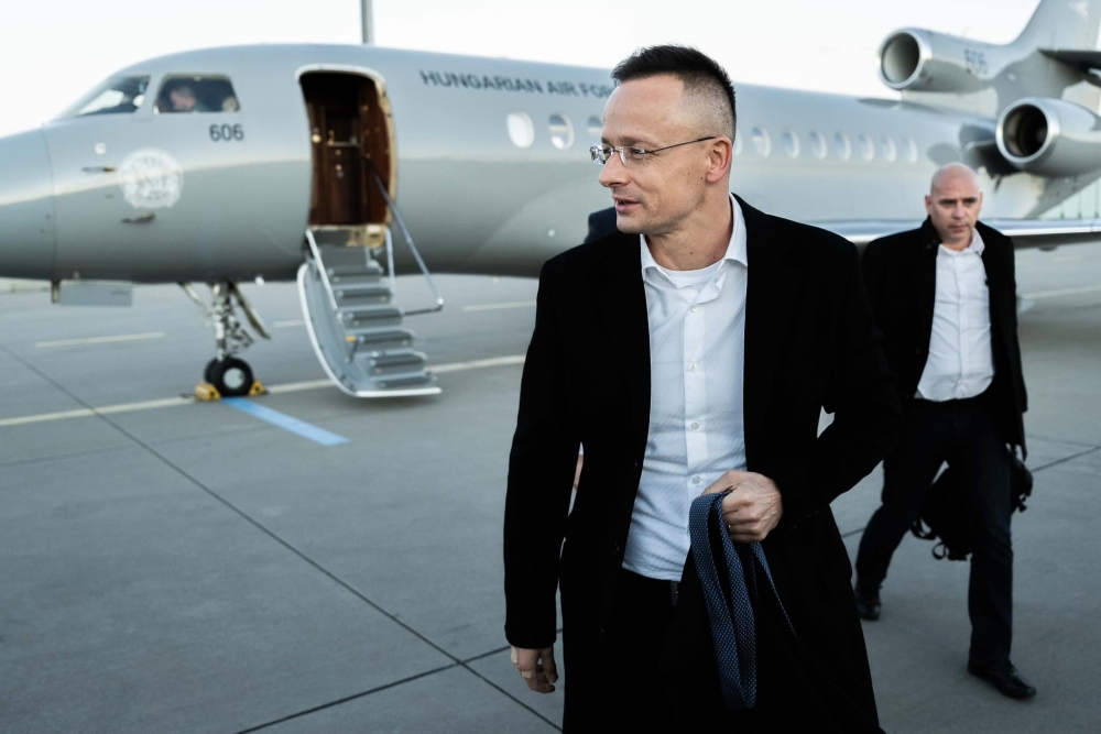 Szijjártó Péter: Brüsszelnek változtatnia kell migrációpárti politikáján