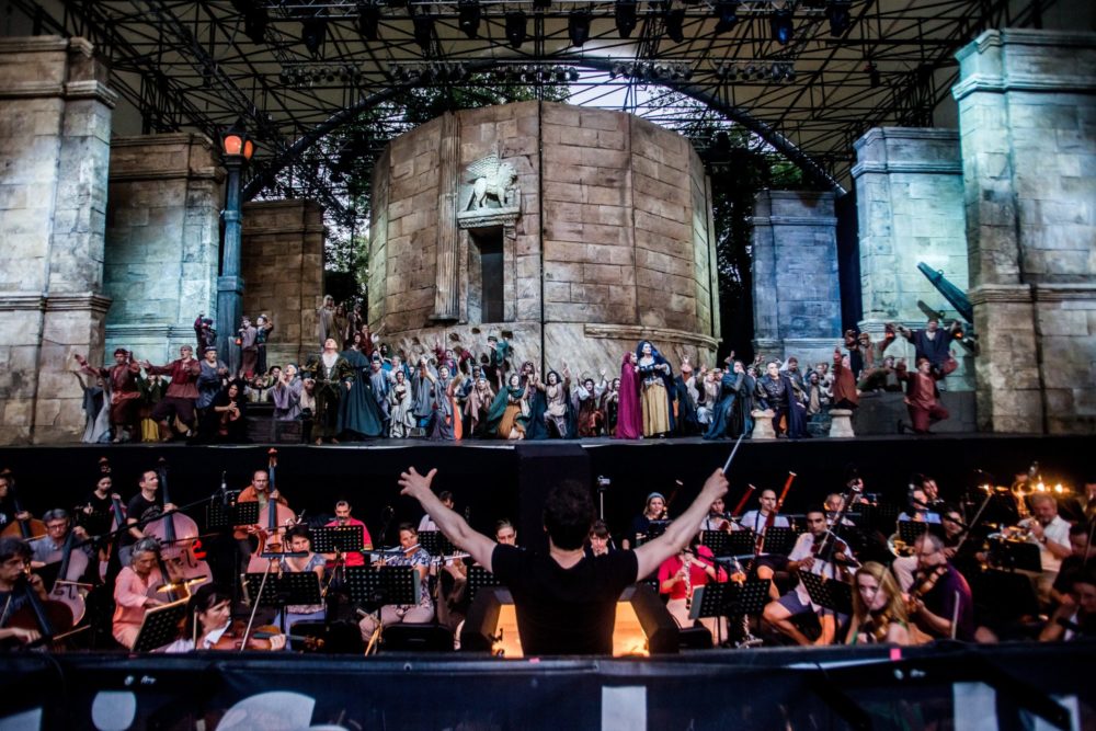 A Zeneakadémián ad koncertet a Budapesti Filharmóniai Társaság Zenekara