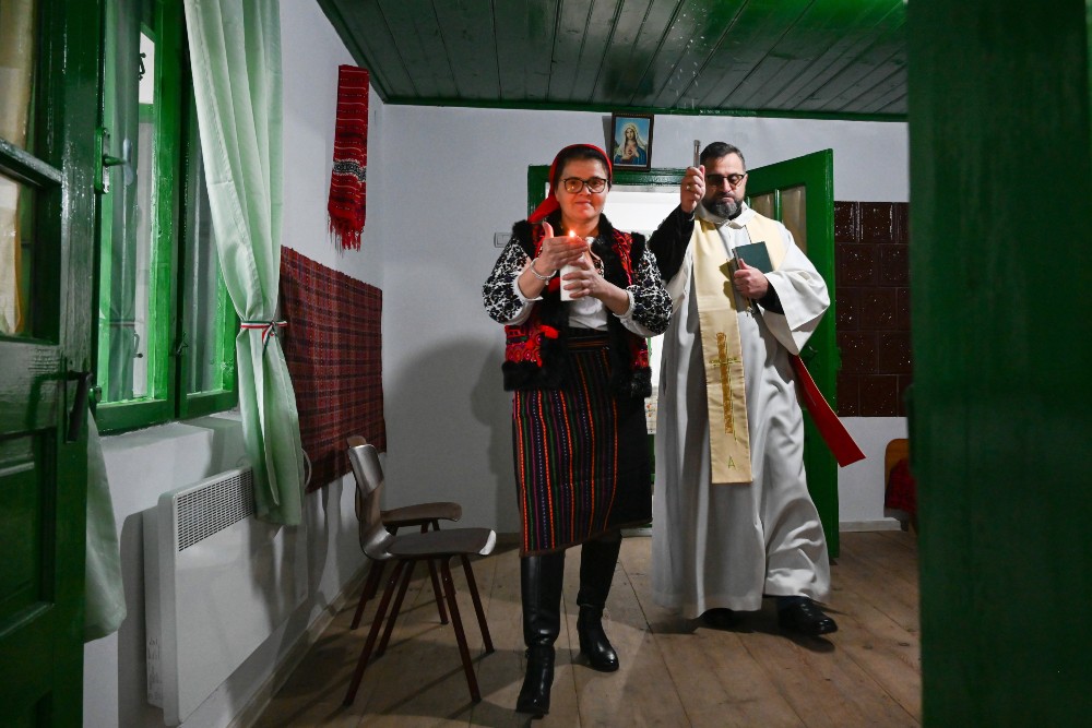 Magyar házat avattak a csángóföldi Nagypatakon