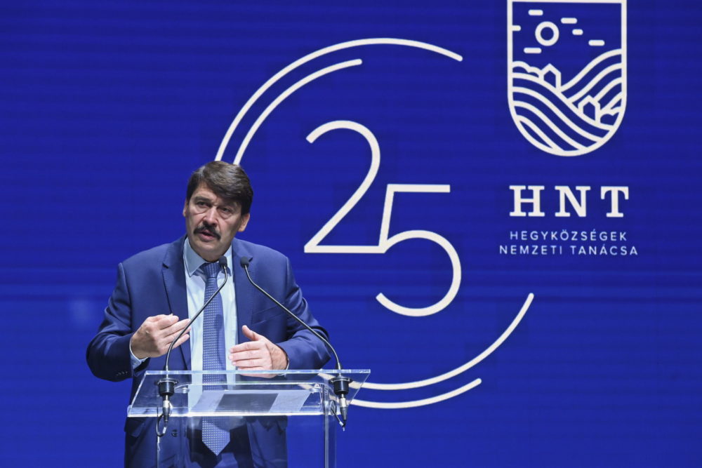 Áder János a marketing eszközök kibővítésére biztatta a magyar borászokat