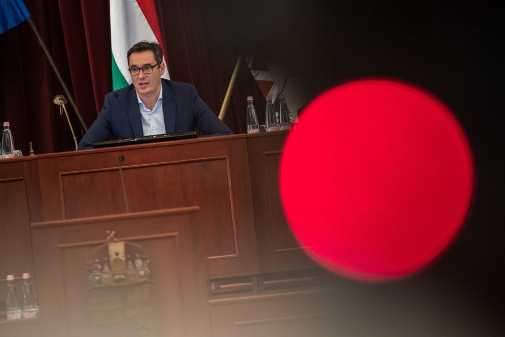 Dollárbaloldal: sötét foltok Karácsony Gergely körül