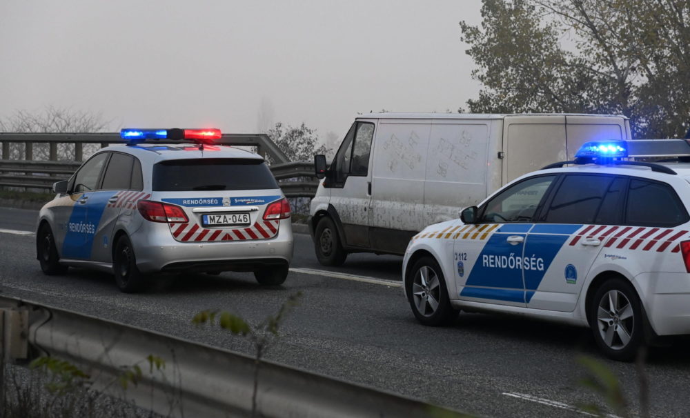 Rendőrökre és ártatlan emberekre lőttek Budapesten az embercsempészek